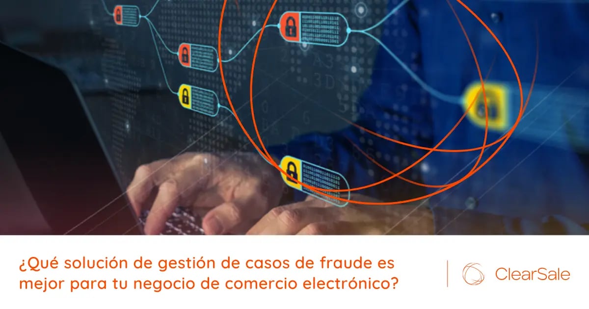 Hombre en la computadora con el título ¿Qué solución de gestión de casos de fraude es mejor para tu negocio de comercio electrónico?